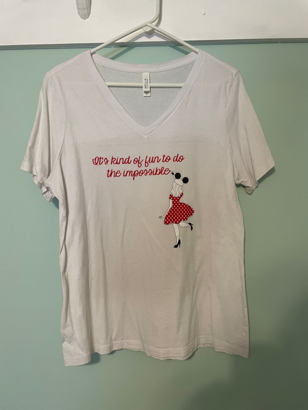 Disney Tshirt Minnie It’s Kind of Fun to do the Impossible